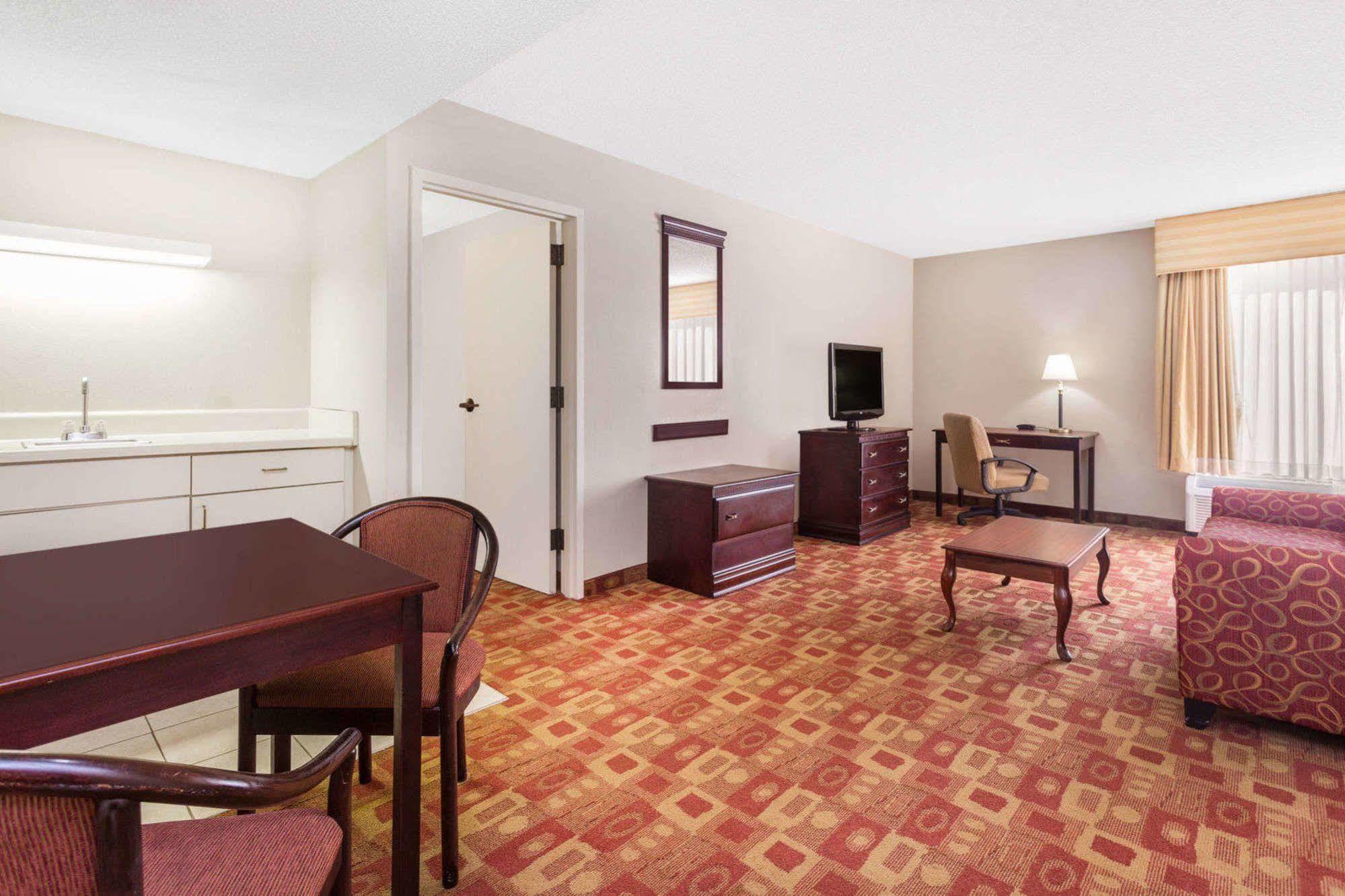 Rome Inn And Suites エクステリア 写真